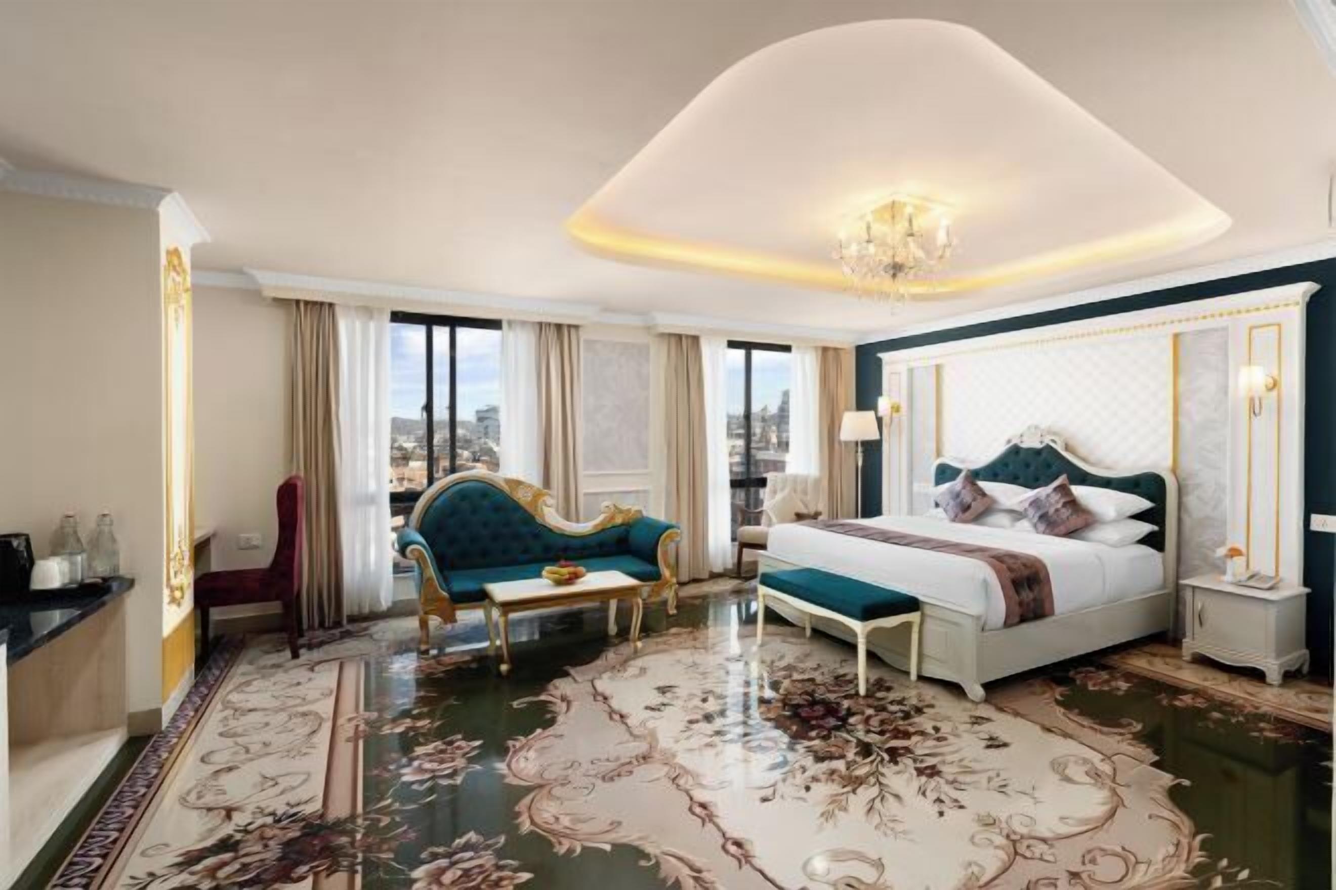 Minibar, Zimmersafe, Schreibtisch, laptopgeeigneter Arbeitsplatz