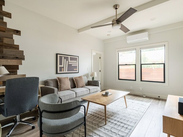 Télévision, chaîne hi-fi