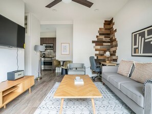 Télévision, chaîne hi-fi