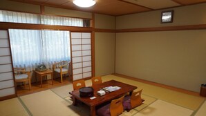 Rom i japansk stil, ikke-røyk (No Bathtub or Shower, Free Wi-Fi)