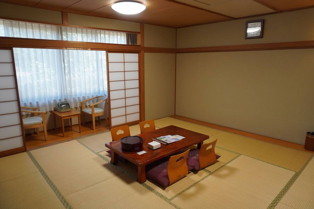 日式客房, 非吸煙房 (No Bathtub or Shower, Free Wi-Fi) | 筆電工作空間、遮光布/窗簾、免費無線上網、床單