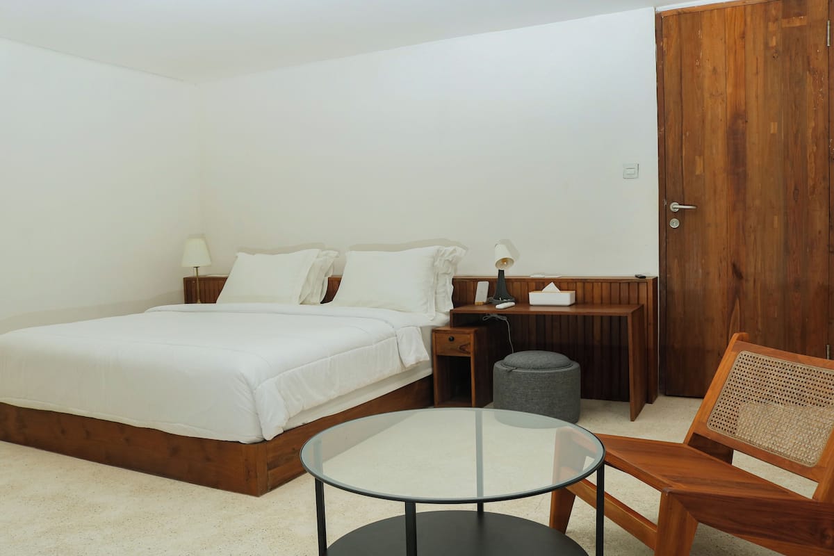 Deluxe Studio | 1 bedroom, in-room safe, free WiFi, bed sheets