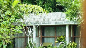 حمّام سباحة خارجي