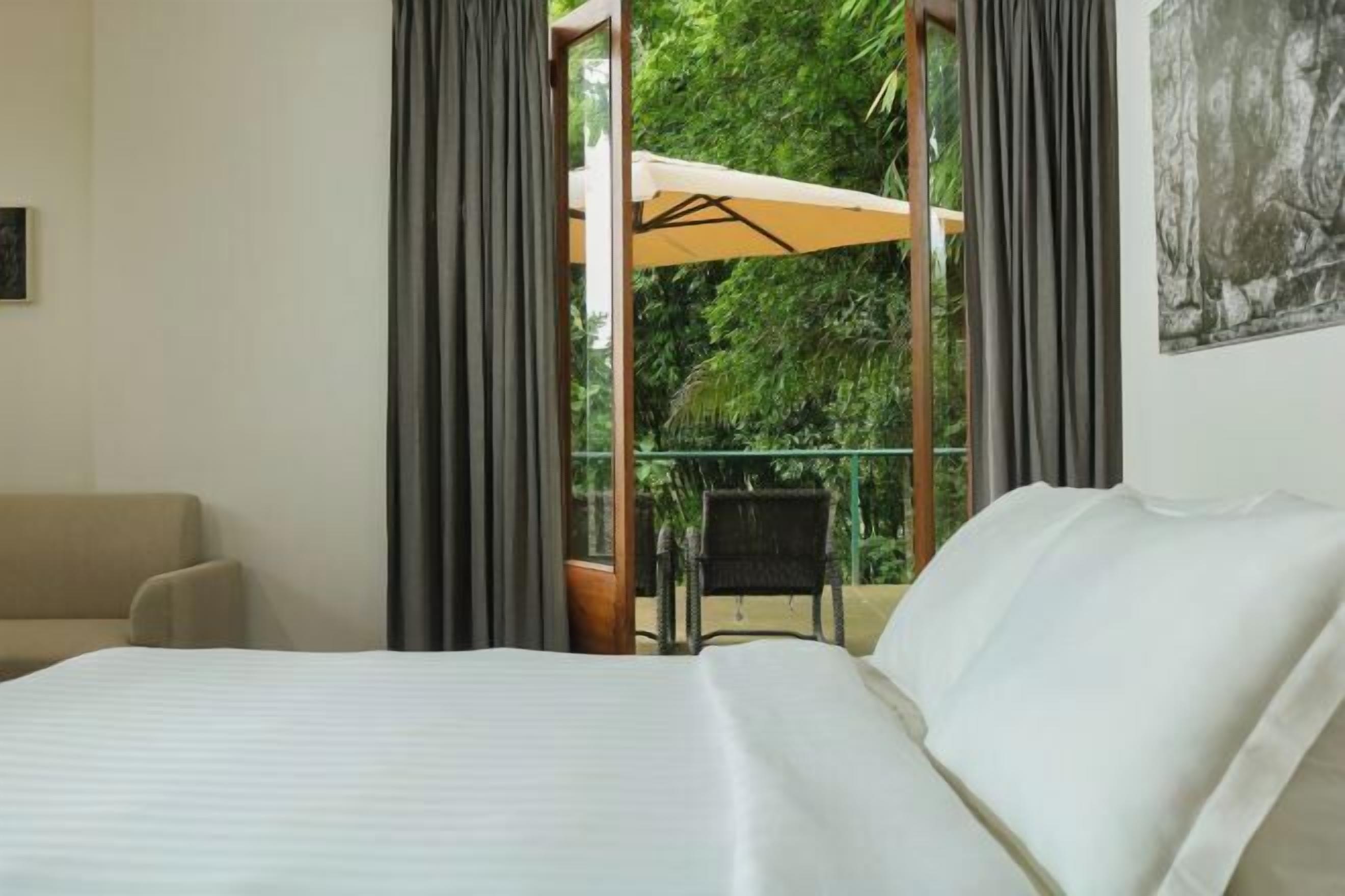 客房內保險箱、免費無線上網、床單