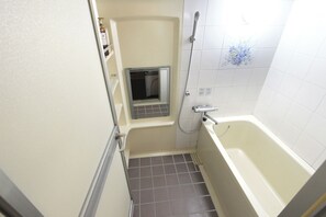 Hair dryer, bidet, towels, soap - 5 minutes from the center of Osaka: Namba, Shinsaibashi, Dotonbori, Kuromon Market, and Nagahori Station! Rental apartment/condominium for up to 6 people (大阪市)