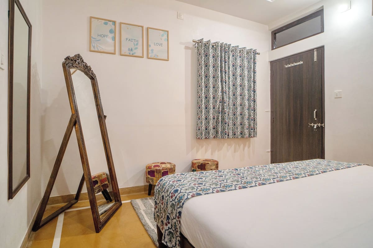 Departamento de lujo, vista a la ciudad | Sábanas de algodón egipcio, ropa de cama de alta calidad y edredón