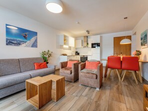 TV - Feng Shui apartment with a lovely balcony (Piesendorf)