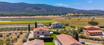 Lovely apartment for 5 guests with WIFI, A/C, TV and patio