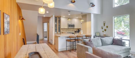 TV, fireplace, stereo