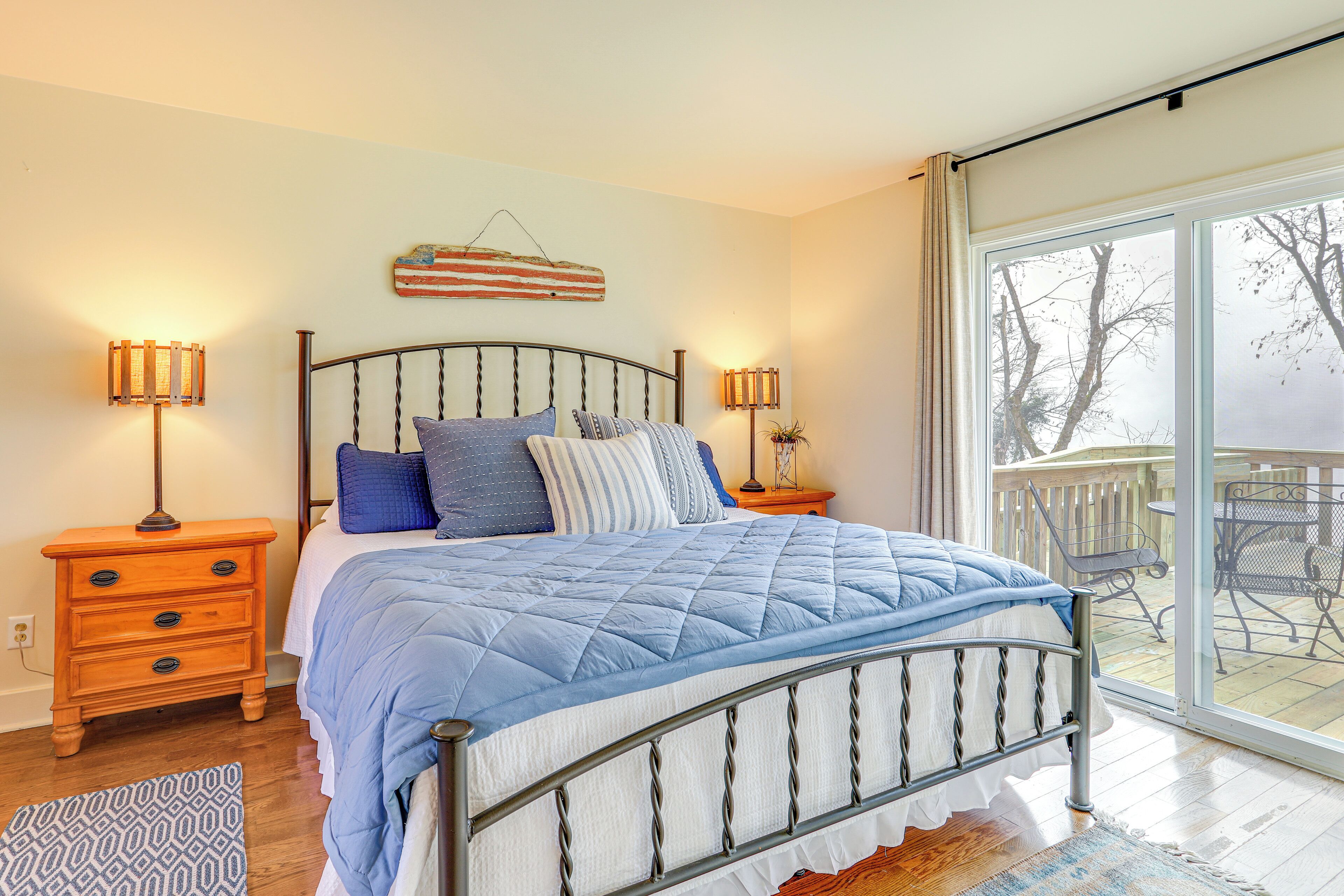 3 bedrooms, iron/ironing board, internet, bed sheets