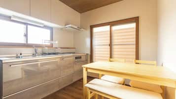 Suite, Multiple Beds, Non Smoking, Kitchen | Private kitchen