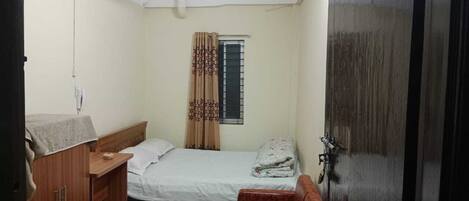 In-room safe, desk, laptop workspace, free WiFi