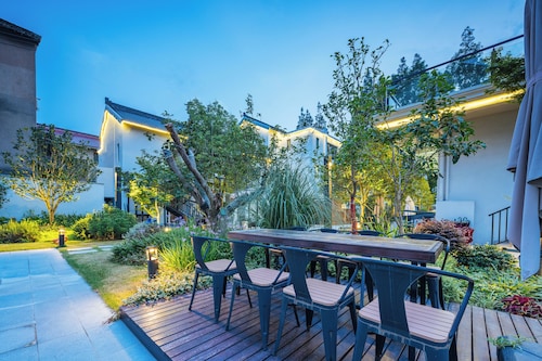 Yinshu Lunas Vila Courtyard Garden Resort Hotel (Shanghai International Tourism Resort Branch)