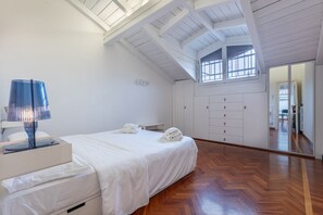 1 habitación, tabla de planchar con plancha y wifi 