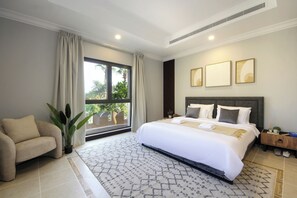 4 habitaciones, tabla de planchar con plancha, internet y ropa de cama 