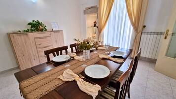 Appartement, 2 chambres, fumeur, terrasse | Salle Ă  manger