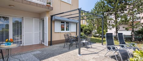 屋外ダイニングエリア