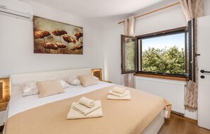 2 bedrooms, iron/ironing board, travel crib, free WiFi