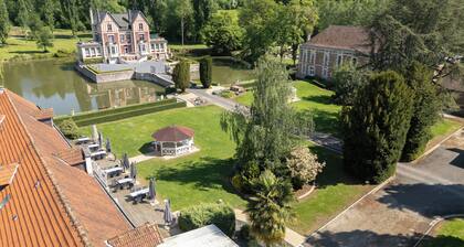 Château de Quesmy - Gîte de la Piscine