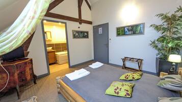 6 chambres, bureau, fer et planche Ă repasser, lit parapluie