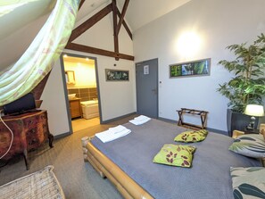 6 bedrooms, desk, iron/ironing board, travel cot - Château de Quesmy - Gîte de la Piscine (Quesmy (60640))