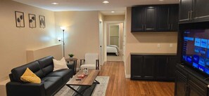 Interior - Private 2BR Guest Suite w/ Kitchenette, Laundry, Parking & 400Mbps Wi-Fi (Kent)
