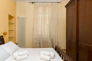 2 quartos, ferros/tábuas de passar roupa, Wi-Fi, roupa de cama