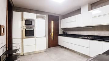 Family Apartment, Balcony, City View | Private kitchen