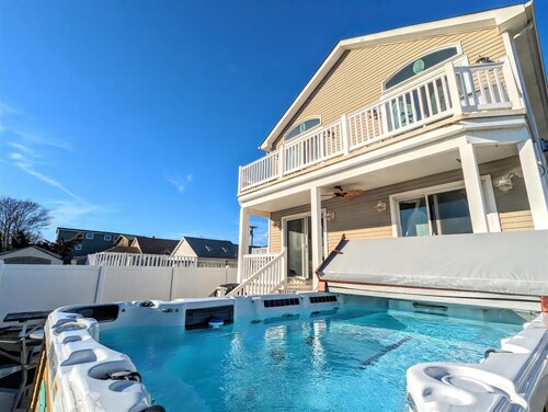 Modern 4 Bedroom Single-Family Home with a Swim Spa