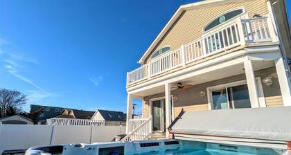 Modern 4 Bedroom Single-Family Home with a Swim Spa