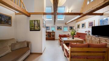 Fernseher, DVD-Player, Tischtennisplatte, Stereoanlage