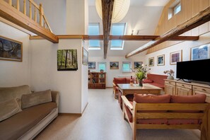 Fernseher, DVD-Player, Tischtennisplatte, Stereoanlage