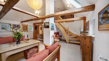 Fernseher, DVD-Player, Tischtennisplatte, Stereoanlage