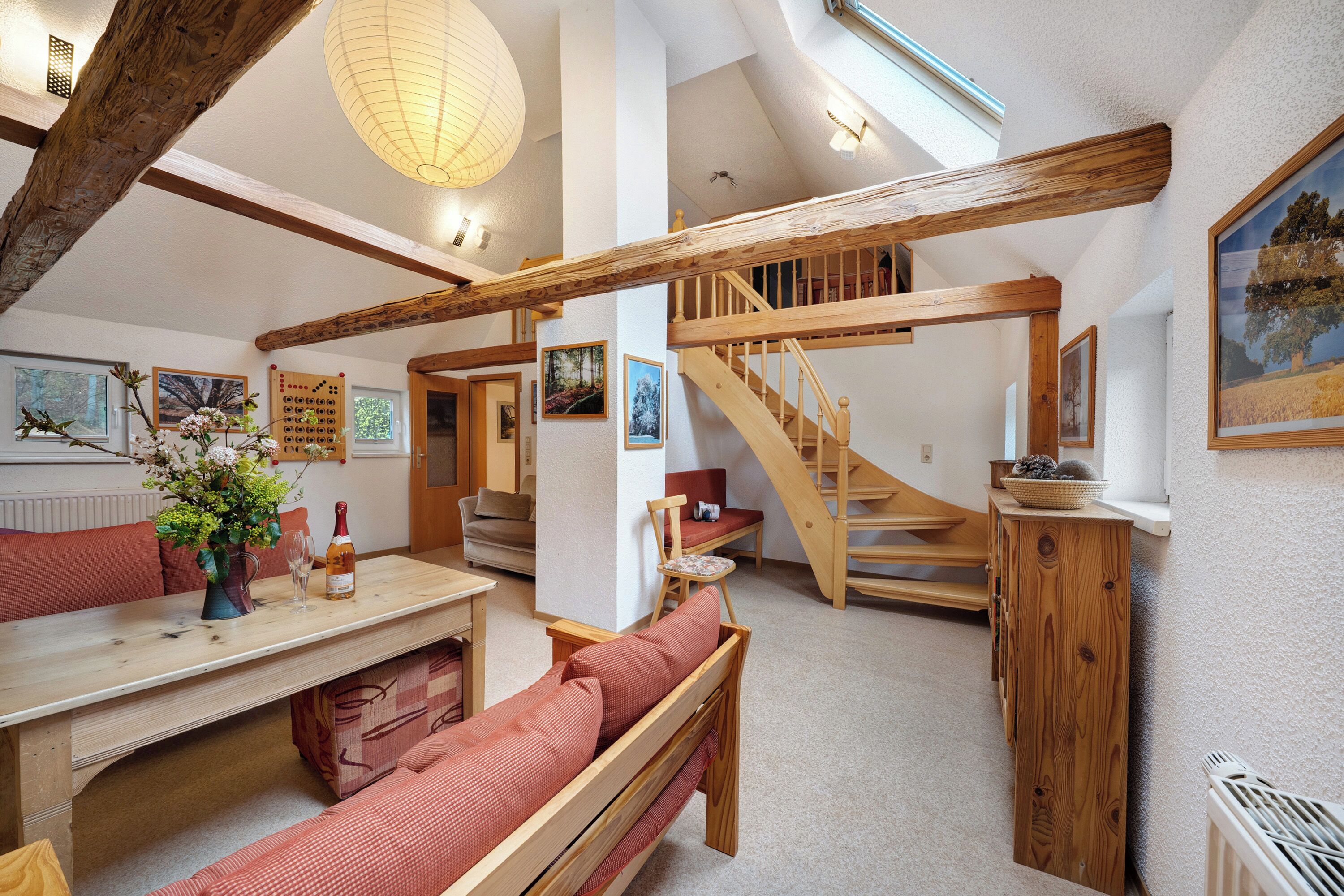 Fernseher, DVD-Player, Tischtennisplatte, Stereoanlage