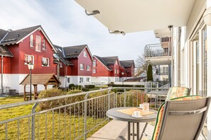 Outdoor dining - Apartment 'Tannenblick 1-1' with Mountain View, Private Terrace and Wi-Fi (Oberhof)