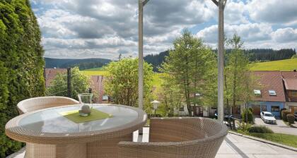 Appartement "Furtwangen" avec vue sur les montagnes, terrasse privée et Wi-Fi
