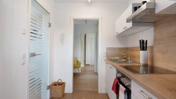 Refrigerador, horno, placa de cocina, lavavajillas