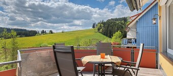 Holiday Home 'Am Kussenhof' with Mountain View, Balcony and Wi-Fi
