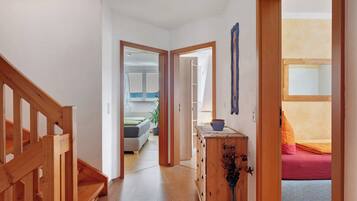 5 Schlafzimmer, Bügeleisen/Bügelbrett, kostenloses WLAN, Bettwäsche