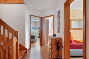 5 bedrooms, iron/ironing board, free WiFi, bed sheets - Holiday Home 'Am Kussenhof' with Mountain View, Balcony and Wi-Fi (Furtwangen im Schwarzwald)