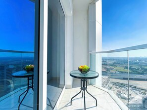 Outdoor dining - Amazing Studio with Balcony & View Dubai (Dubai)