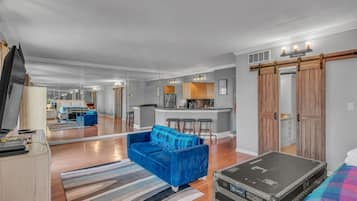 Signature Studio, 1 Queen Bed with Sofa bed, Pool Access | Living area | 50-inch Smart TV with digital channels, Netflix, streaming services