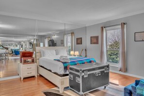 Estudio Prestigio, 1 cama Queen size y sofá cama, acceso a la alberca | Decoración personalizada y muebles diferentes 