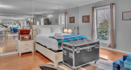 Honky Tonk Angels Suite