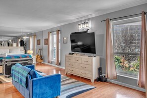 Signature Studio, 1 Queen Bed with Sofa bed, Pool Access | Living area | 50-inch Smart TV with digital channels, Netflix, streaming services - Honky Tonk Angels Suite (Nashville)