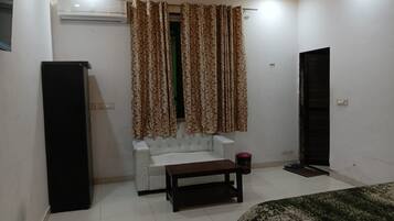 Deluxe Double Room, City View | Free WiFi, bed sheets