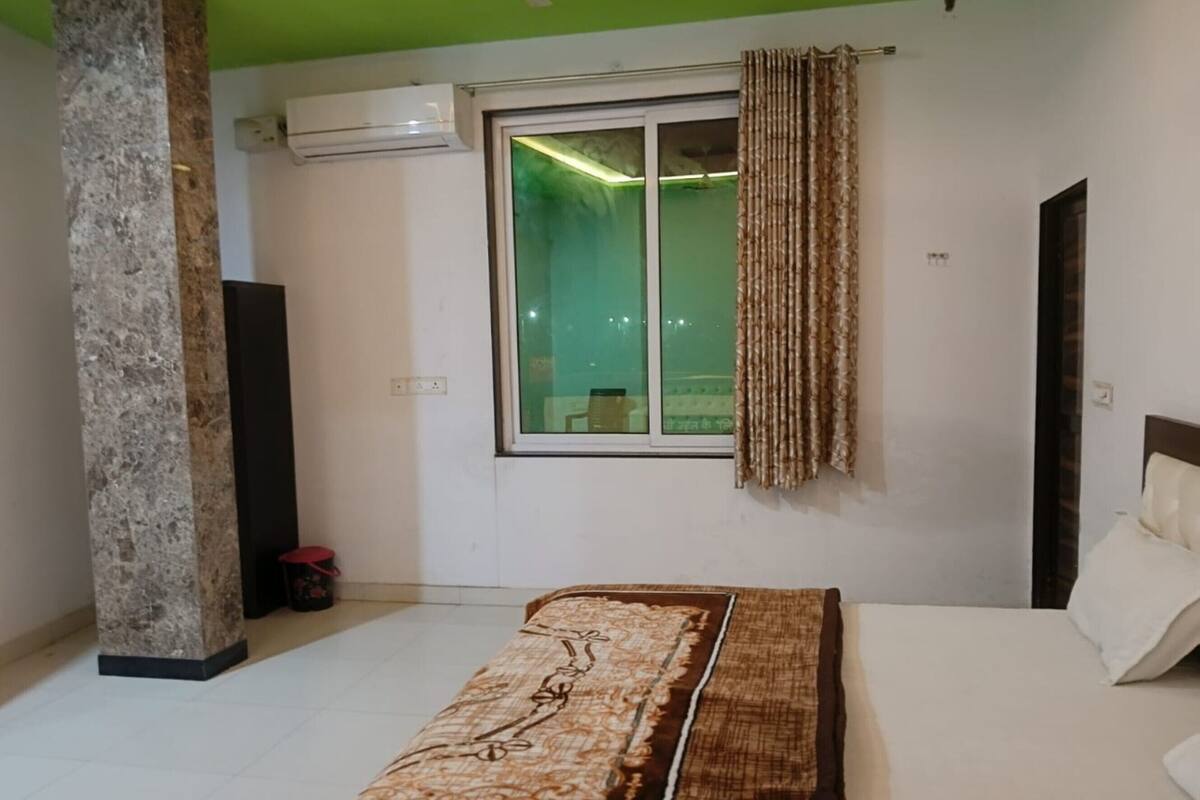 Deluxe Double Room, City View | WiFi (free), bed sheets