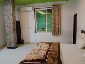 디럭스 더블룸, 시내 전망 | 무료 WiFi, 침대 시트