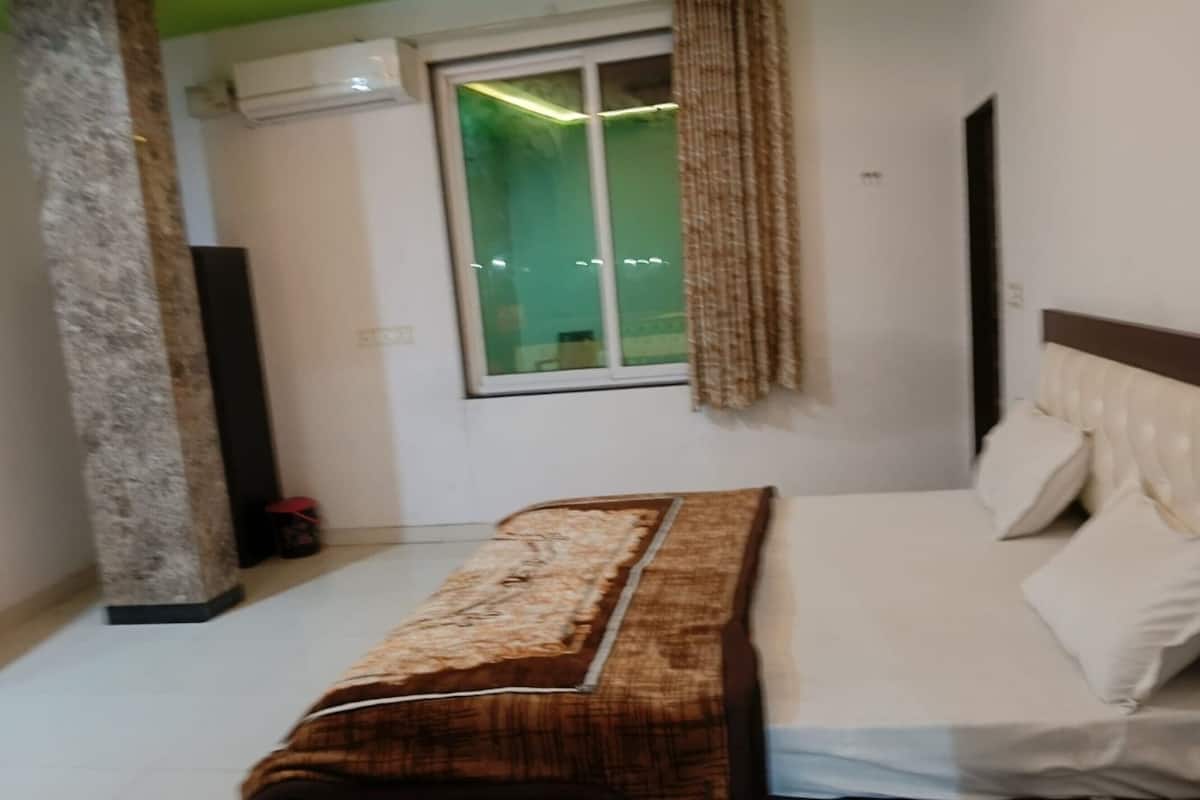 Superior Double Room, City View