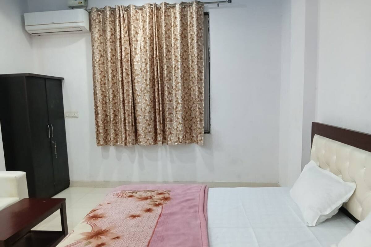 Standard Double Room, City View | WiFi (free), bed sheets